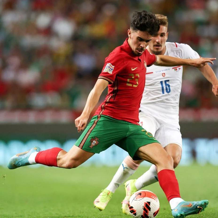 九游娱乐官网-窗口期曼联调整名单以备亚冠Karsa在西班牙队比赛中大胜，网友：上海申花今晚战术微调的简单介绍